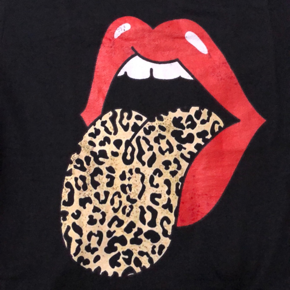 🥳🎉{x2 Host Pick} 🐆💋Leopard Graphic Tee 🐆💋 - Picture 2 of 3